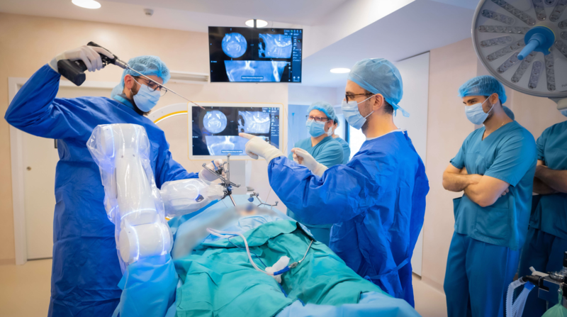 Cea mai nouă tehnologie robotică în neurochirurgie