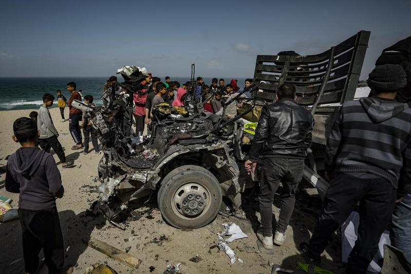 camion cu ajutoare umanitare distrus in Gaza