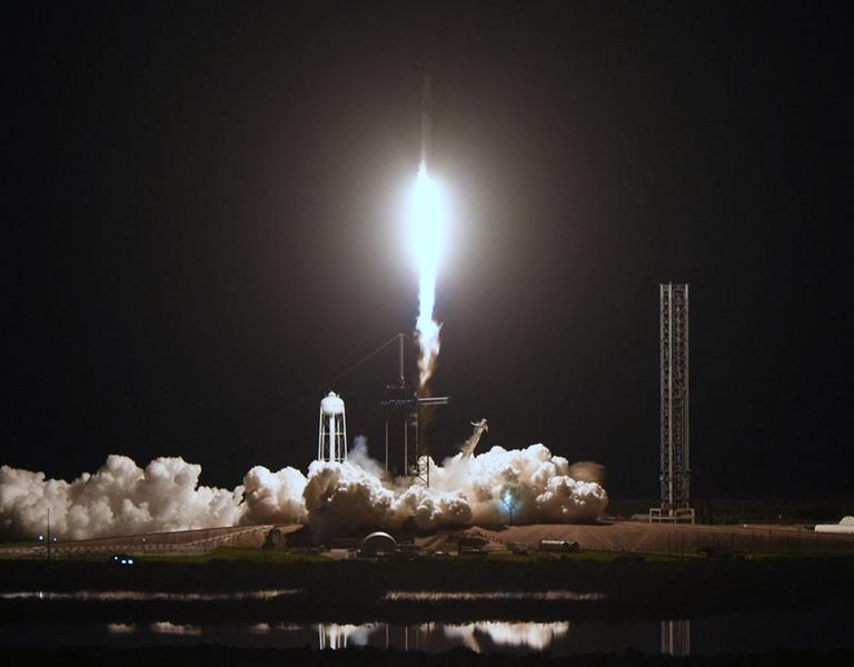 Lansarea rachetei SpaceX Falcon 9