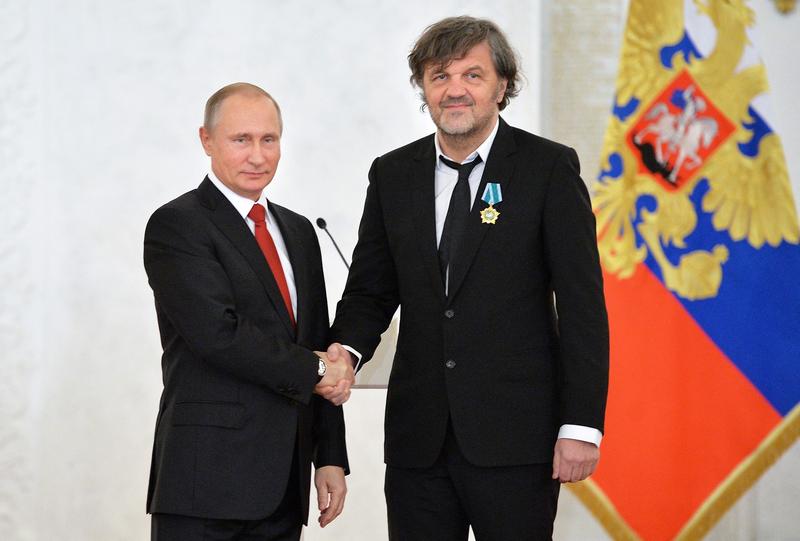 Emir Kusturica a primit in 2016 Ordinul Prieteniei din partea lui Vladimir Putin