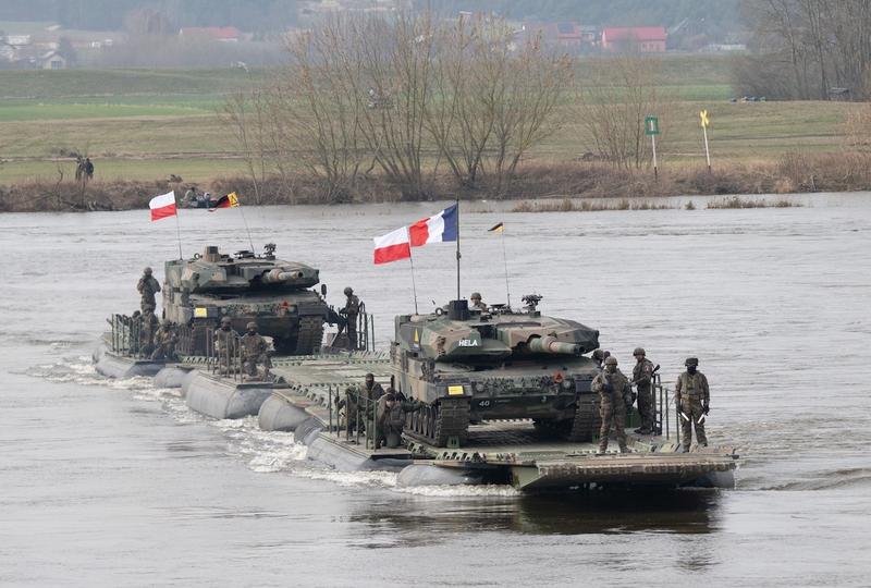 Trupe NATO, franceze si poloneze, exerciții comune