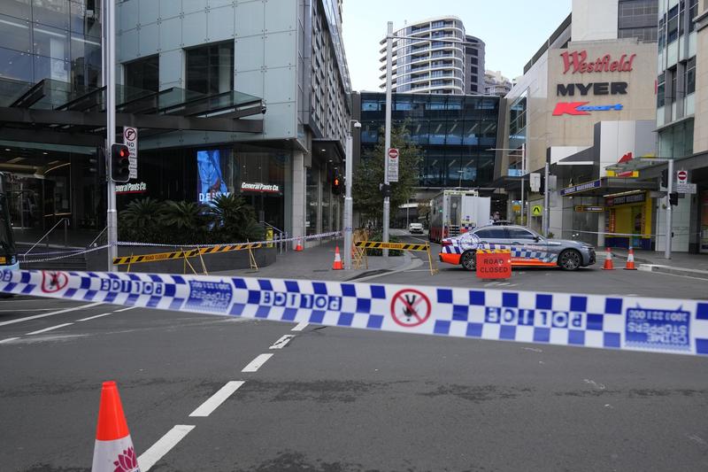 Poliția din Sydney a blocat strada unde se află mall-ul în care un bărbat a omorât șase persoane