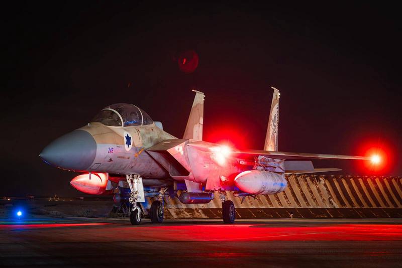 Un avion F-15 israelian, gata de intervenție în timpul atacului iranian