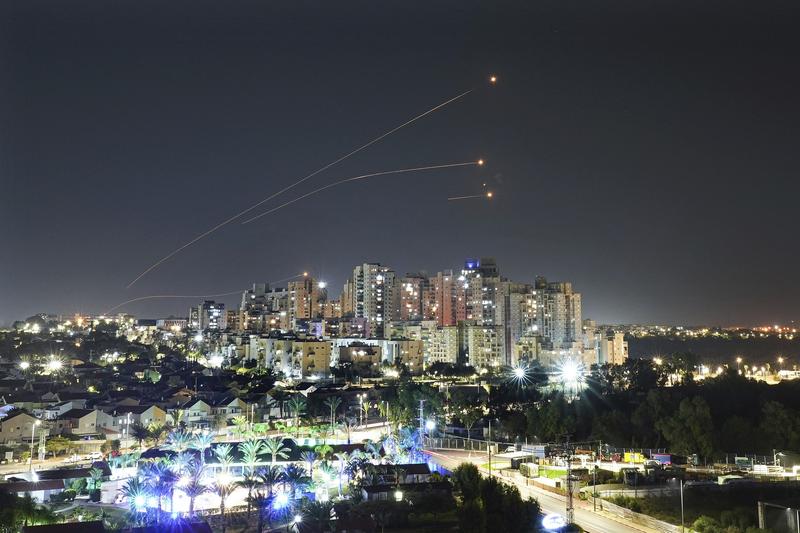 Interceptarea unor rachete deasupra Israelului