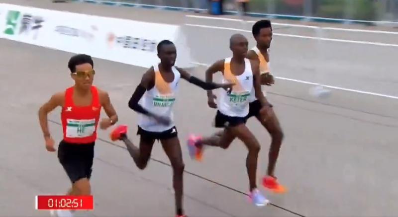 Final ciudat la semimaratonul de la Beijing
