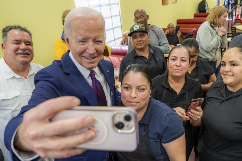 Joe Biden alaturi de hispanici din SUA