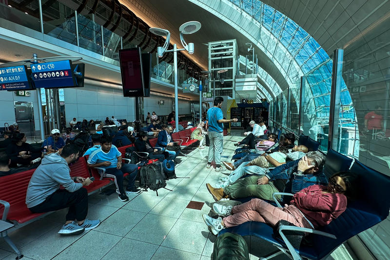 pasageri blocati pe aeroportul din Dubai din cauza inundarii pistelor