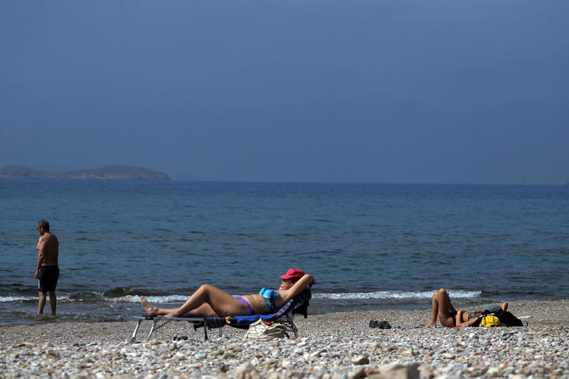 Iernile mai calde stimulează turismul în Grecia