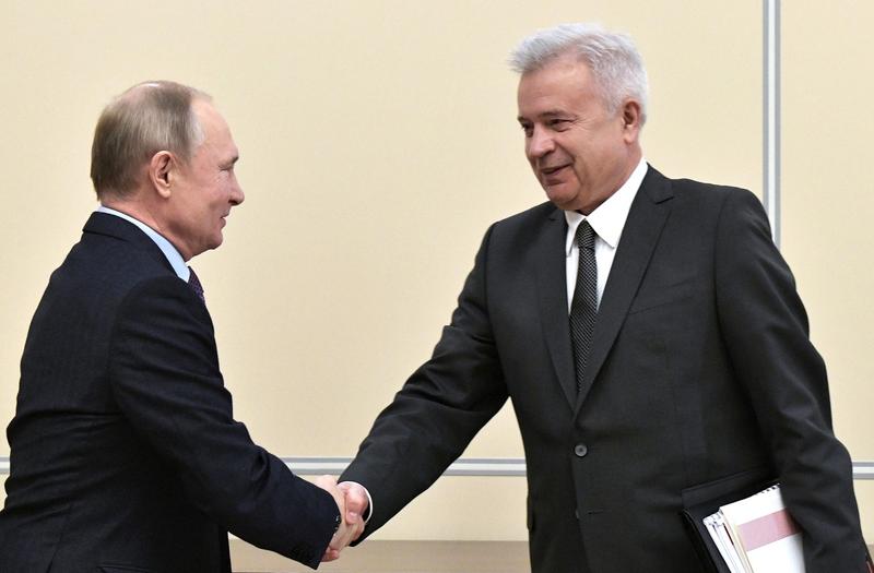 Fostul șef de la Lukoil, Vagit Alekperov, cu președintele rus Vladimir Putin
