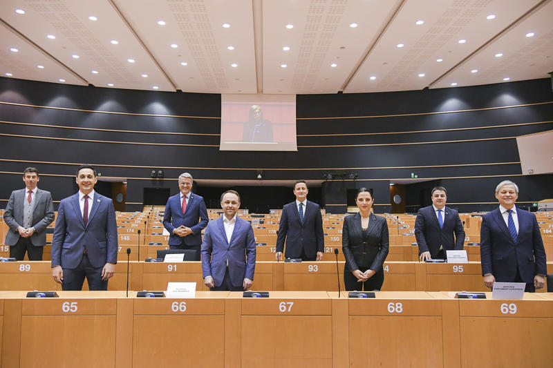 Delegația românească din Grupul Renew din Parlamentul European, fotografiată la început de mandat