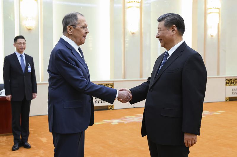 Ministrul rus de externe Serghei Lavrov la o intalnire cu presedintele Xi Jinping