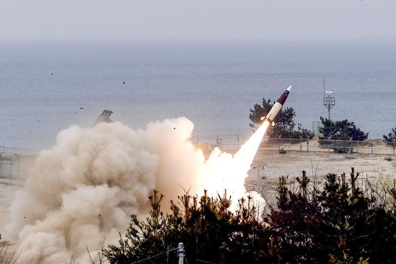 Rachete ATACMS, lansate în timpul unor manevre militare