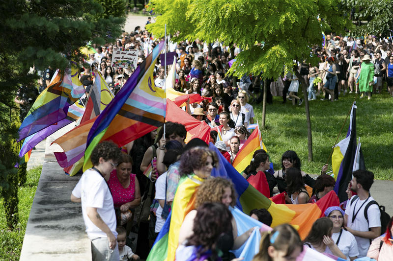 Tineri la un marș pro LGBTQ