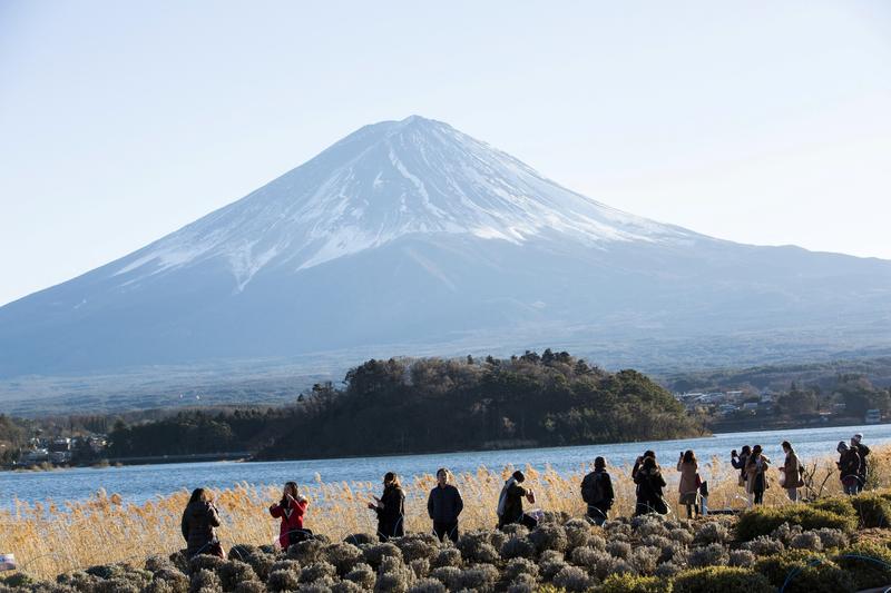 Muntele Fuji vazut de langa orasul Fujikawaguchiko