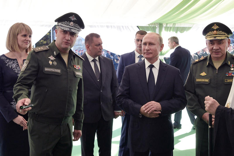 Timur Ivanov (stânga), Vladimir Putin și Serghei Șoigu