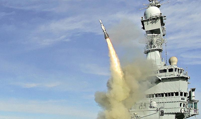 Rachetă Aster trasă de pe portavionul Charles de Gaulle