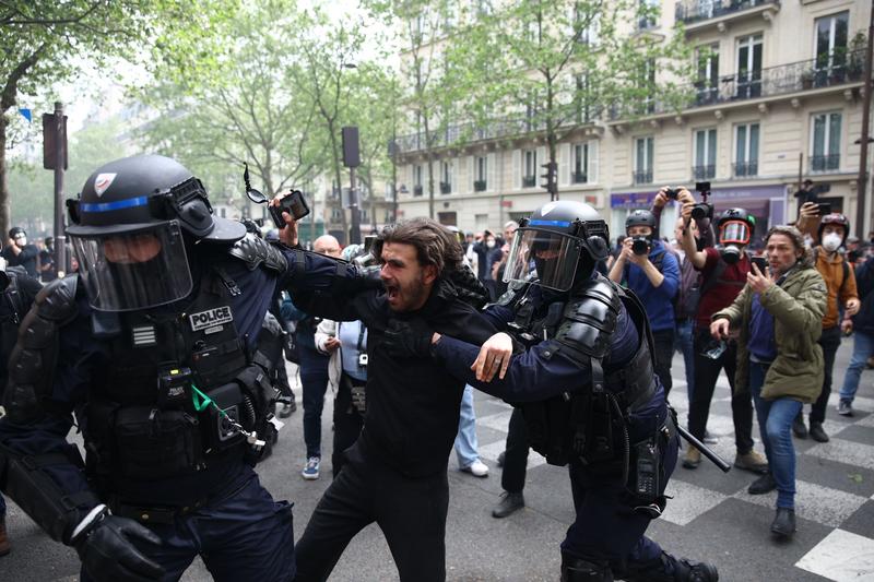 Demonstratii violente in Franta de 1 Mai