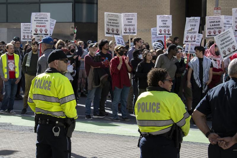 Protest al studenților de la MIT