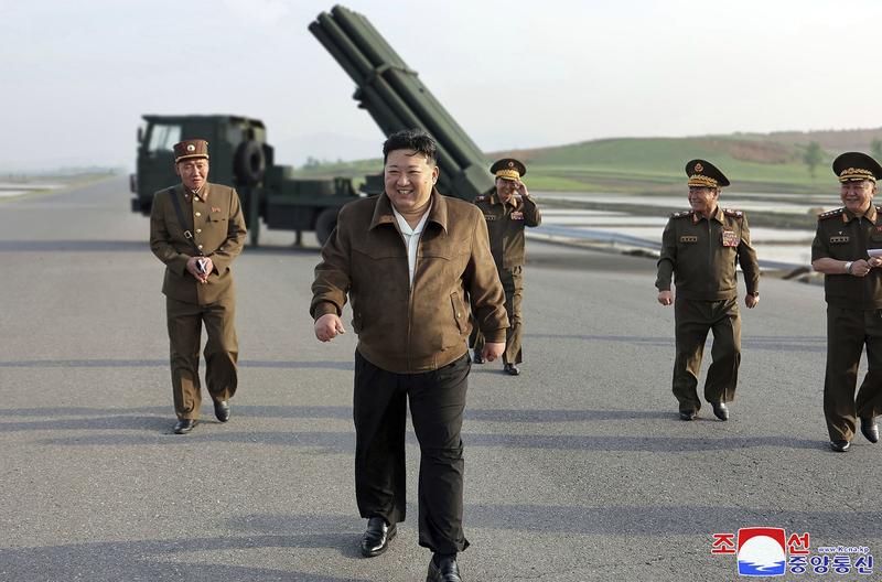 Liderul nord-coreean Kim Jong Un a supravegheat testarea unei noi arme