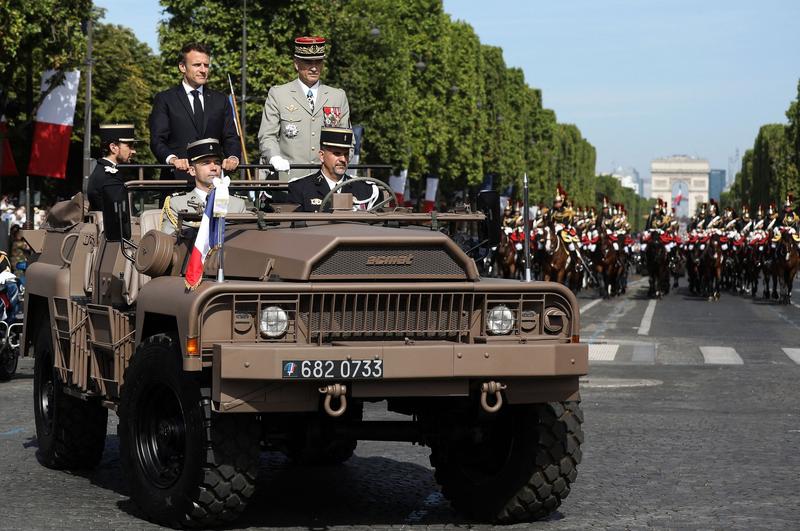 Ziua Bastiliei - Președintele francez Emmanuel Macron trece în revistă trupele, la Paris, pe 14 iulie 2022