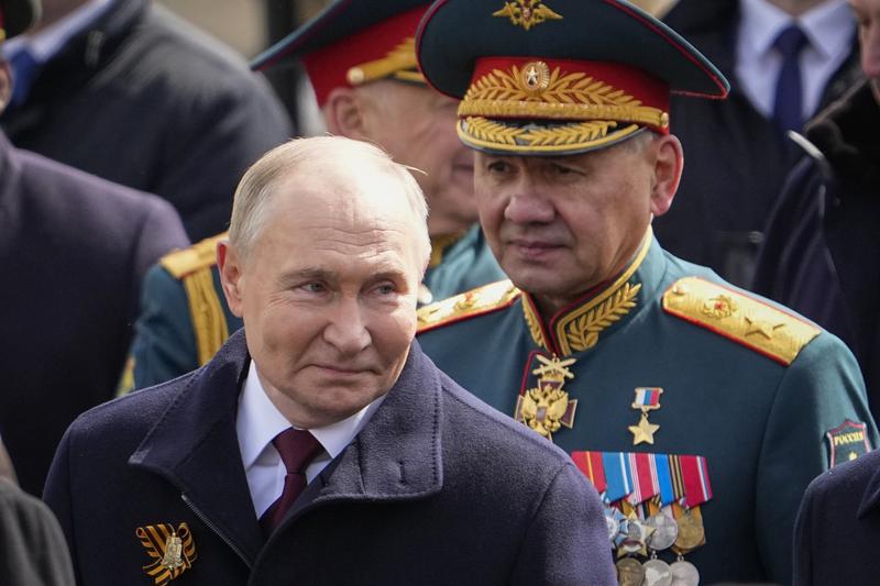Vladimir Putin și Serghei Șoigu la parada de Ziua Victoriei