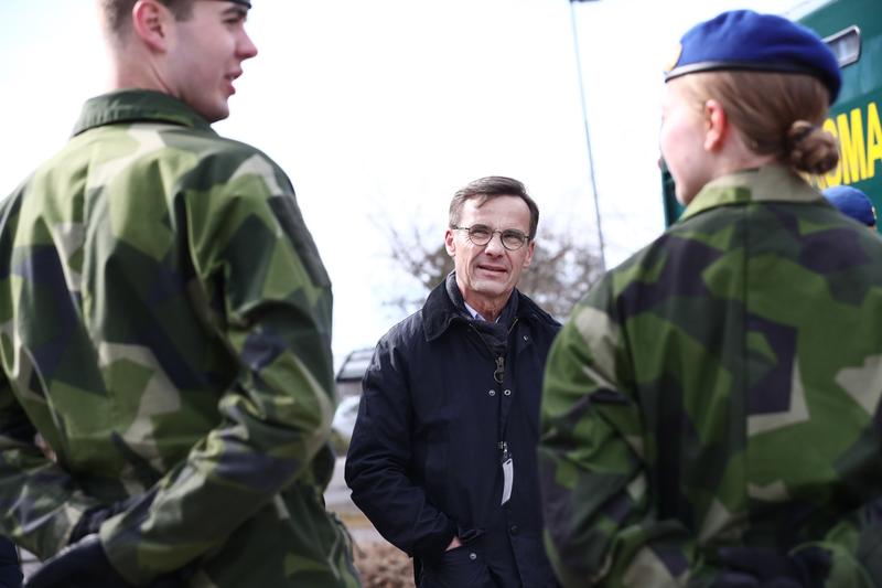 Premierul suedez Ulf Kristersson intr-o vizita la fortele armate