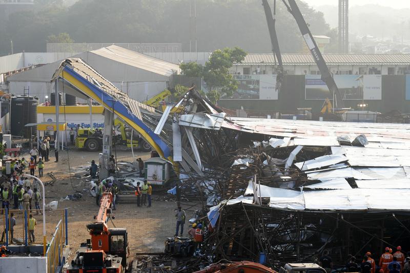 Zeci de victime în Mumbai după prăbușirea unui panou publicitar
