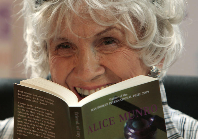 Scriitoarea Alice Munro în 2009