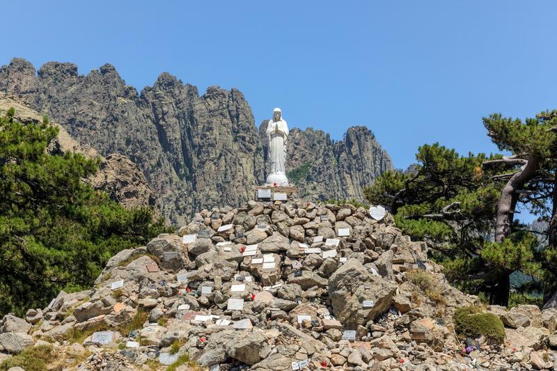 statueta din Alpii francezi