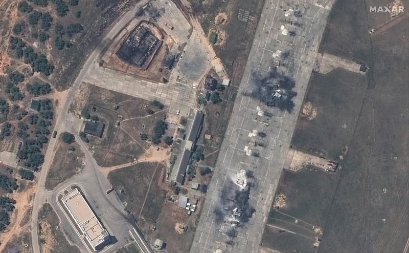 Imagini din satelit cu repercusiunile loviturii asupra bazei aeriene Belbek din Crimeea
