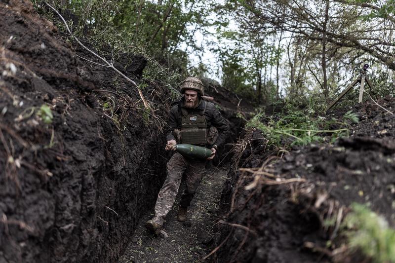 Soldat ucrainean în tranșee