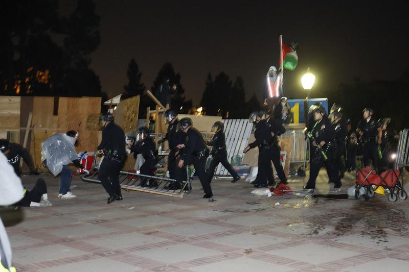 Polițiștii au intrat în campusul UCLA