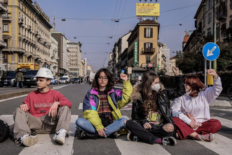 Studenții italieni protestează după ce mai mulți adolescenți au murit în timp ce se aflau în stagii de pregătire. Milano, Italia, 18 februarie 2022