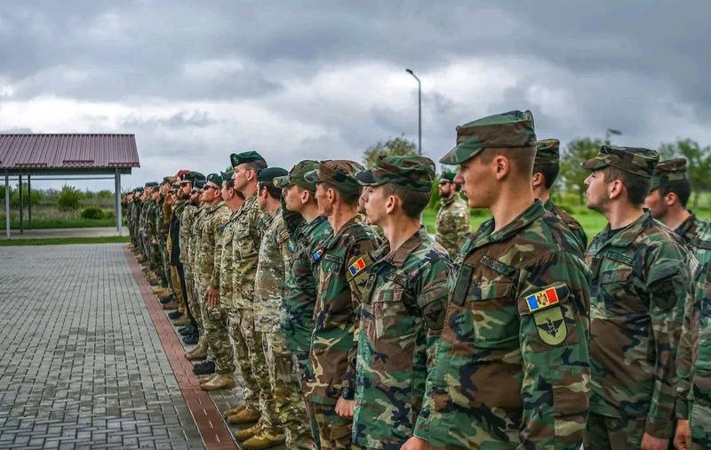 Soldați moldoveni participă la un exercițiu comun alături de români și americani