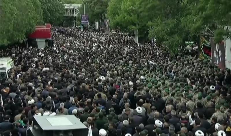 Mii de iranieni participă la Tabriz la funeraliile președintelui iranian Ebrahim Raisi