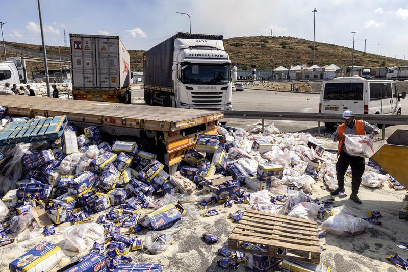 Camioane cu ajutoare pentru Gaza, vandalizate în Israel