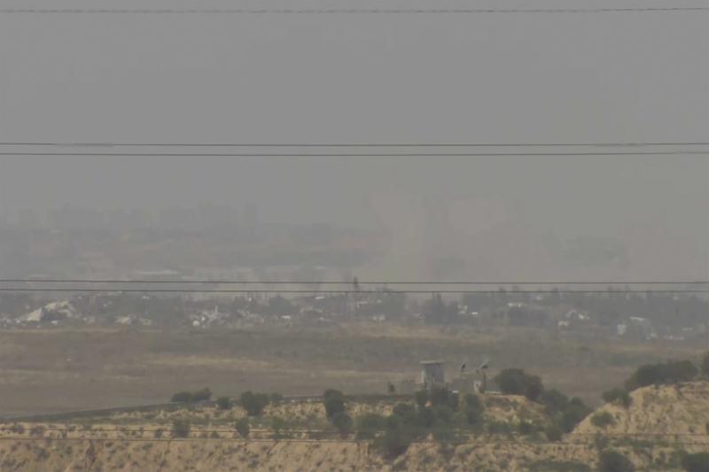 Captură de ecran preluată de pe o înregistrare video a AP care arată o vedere generală asupra nordului Fâșiei Gaza, așa cum se vede din sudul Israelului, înainte ca oficialii israelieni să confiște echipamentele The Associated Press, 21 mai 2024. 