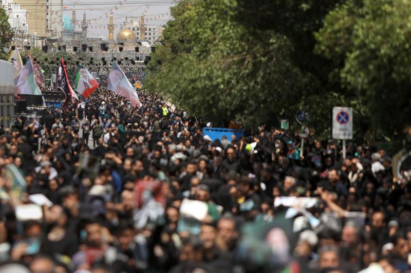Sute de mii de iranieni la înmormântarea președintelui Ebrahim Raisi, în oraşul natal Mashhad