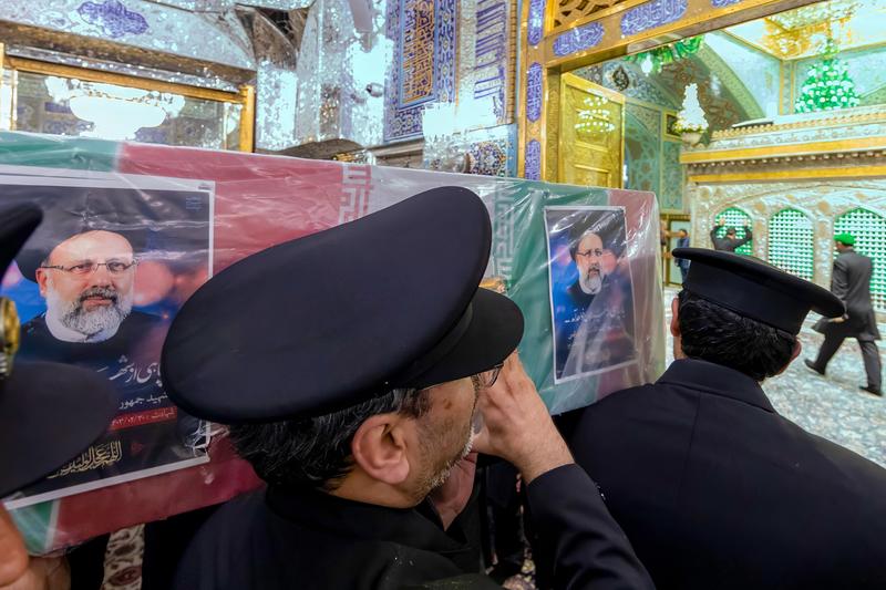 Ceremonia de înmormântare a președintelui Ebrahim Raisi, la sanctuarul Imam Reza din Mashhad, Iran.