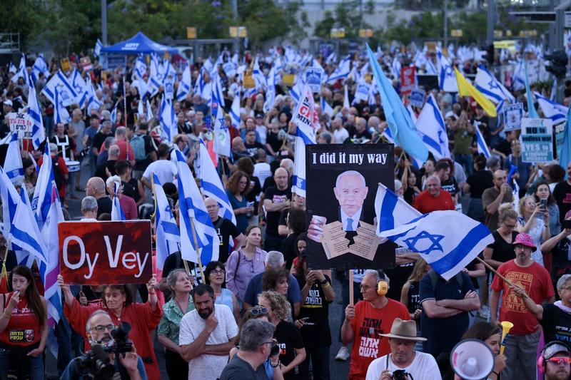 Protest la Tel Aviv, 25 mai 2024. Oamenii cer demisia guvernului premierului Benjamin Netanyahu și recuperarea ostaticilor din Fâșia Gaza.