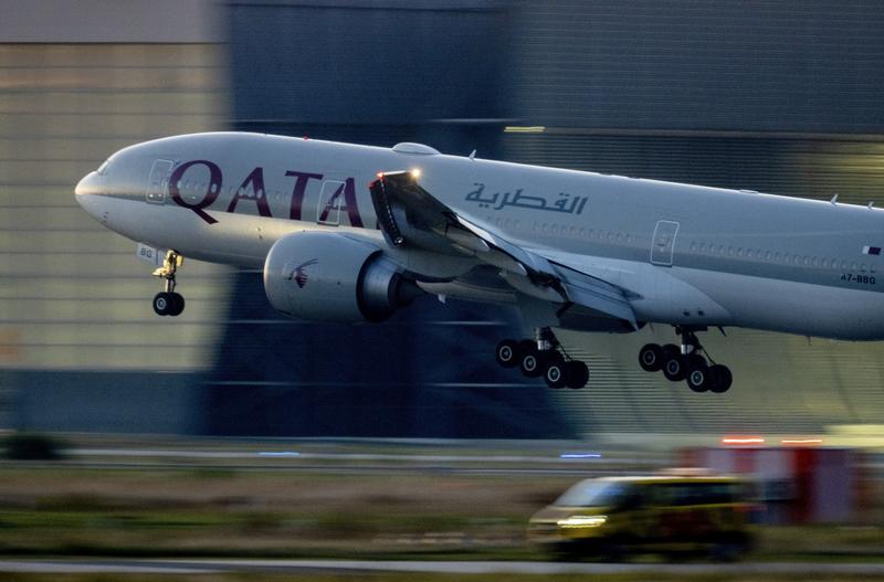 Fotografie ilustrativă: Un avion al companiei Qatar Airways aterizează pe aeroportul din Frankfurt, Germania, pe 25 septembrie 2023 