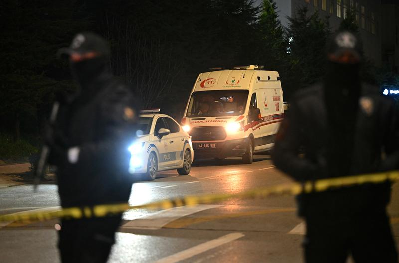 Ambulanta si masina de politie in Turcia