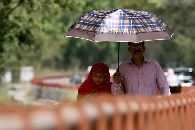 O după-amiază toridă de vară în New Delhi, pe 29 mai 2024, pe fondul valului de căldură care continuă în India.