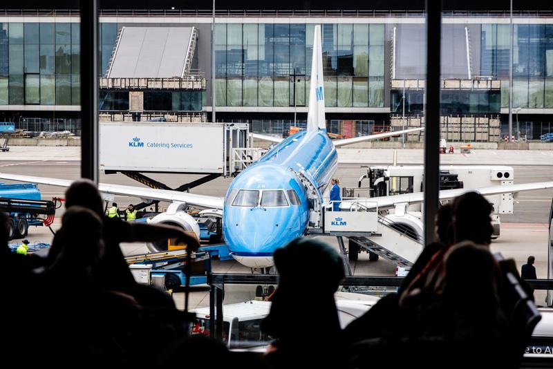 avion KLM pe aeroportul Schiphol din Amsterdam