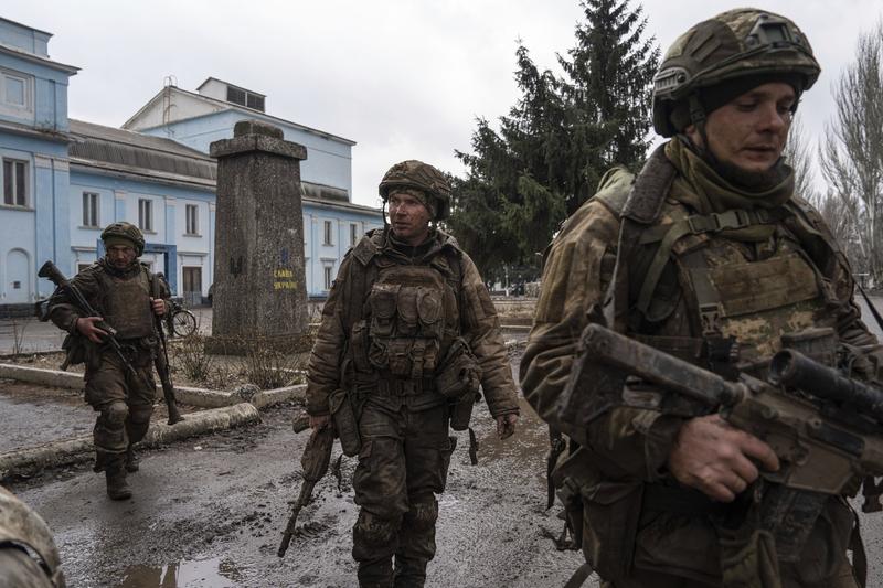 Militari ucraineni în Ceasiv Iar