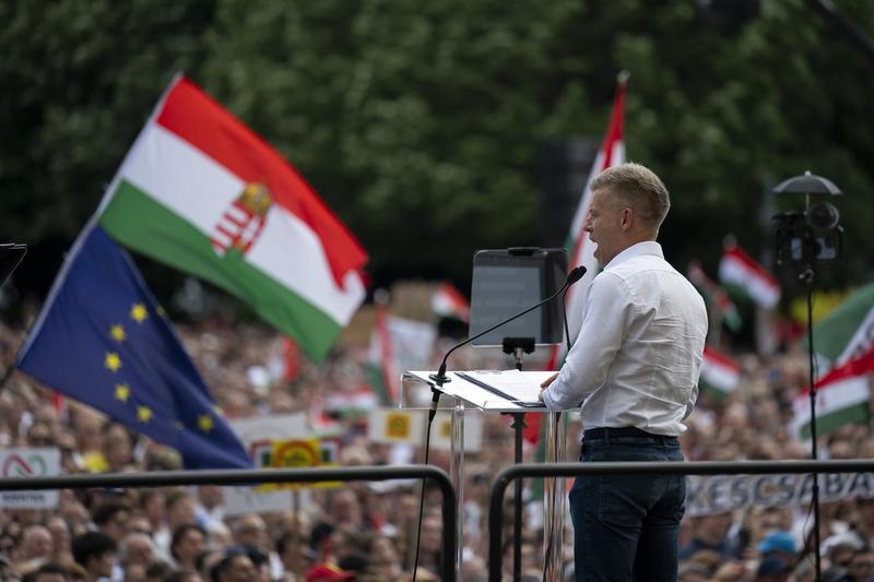 Miting anti-Orban organizat de Peter Magyar