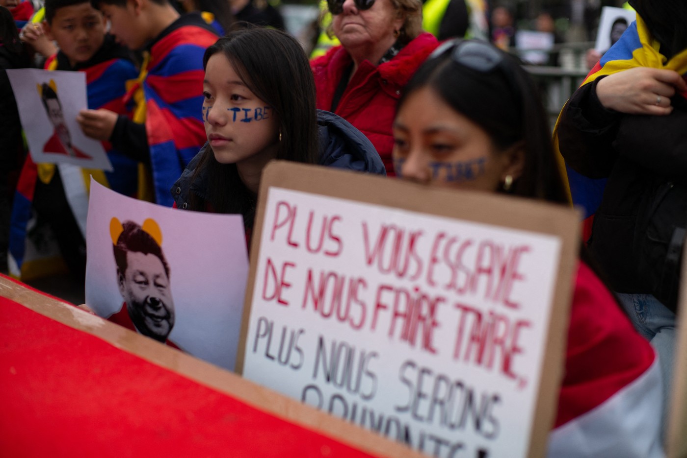 video-protest-al-tibetanilor-la-paris-pentru-a-denun-a-vizita-pre-edintelui-chinez-xi-jinping