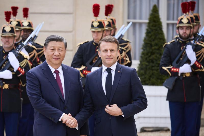 Xi Jinping, altături de Emmanuel Macron în prima oprire a turneului european