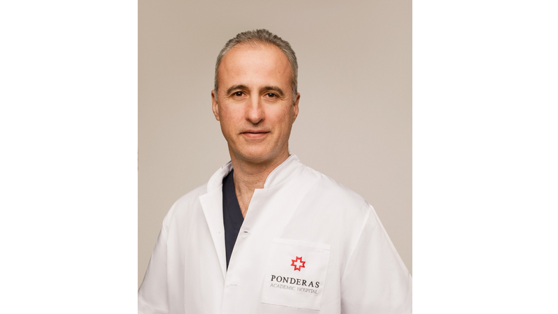 Dr. Vlad Predescu este Chirurg de Excelență în Ortopedie și folosește de peste cinci ani tehnica robotică în operațiile pe care le face