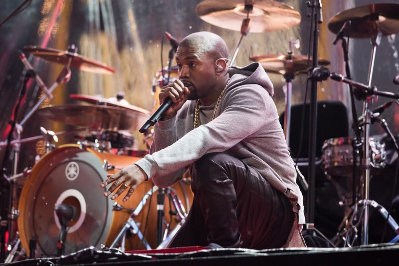 Kanye West in timpul unui concert